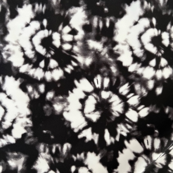 Athleta Girl Mock Neck Black and White Tie Dye Print Rashguard Size 8-10 Medium - Picture 4 of 4